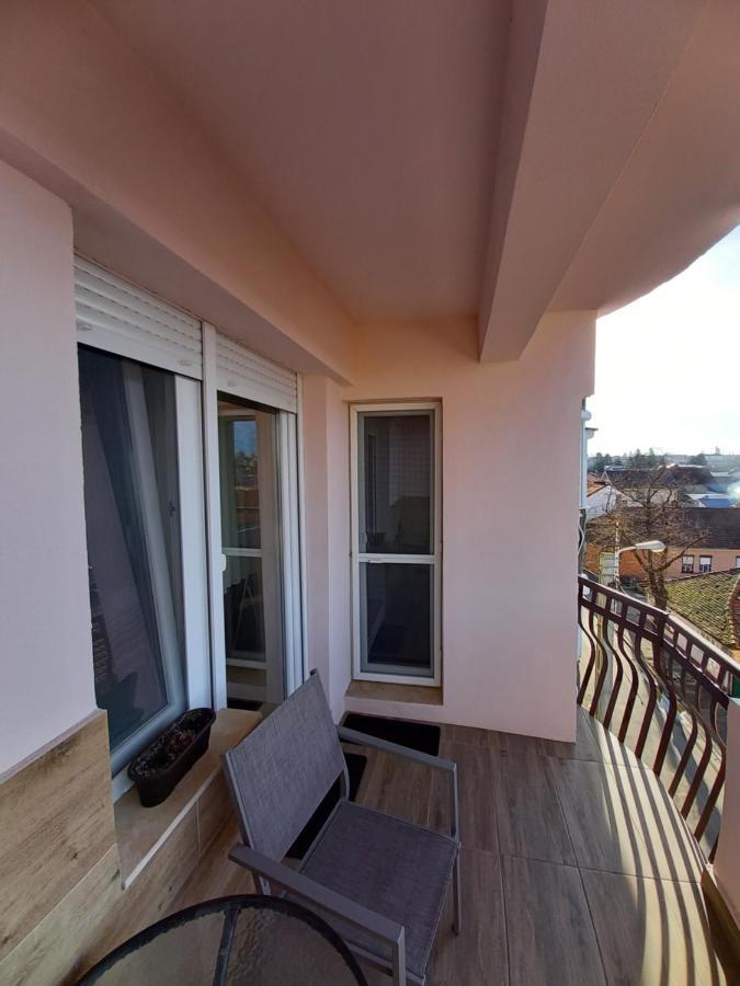 Tei Apartment Oradea Bagian luar foto